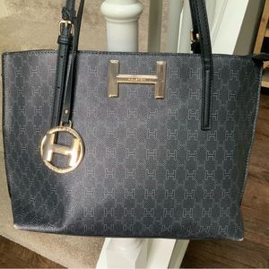 H BY HALSTON | Shoulder Bat / Tote